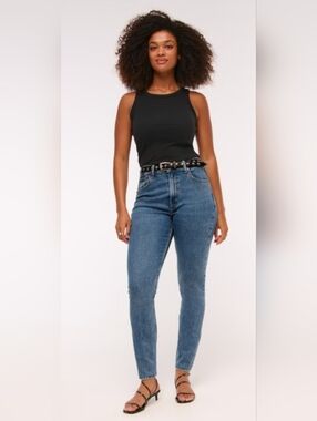 Abercrombie & Fitch SEALED! NWT! Curvy Love HR Modern Skinny Jean in Md. Sz 28L.